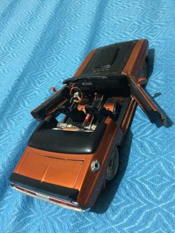 Miniatura de colecionador Dodge challenger R/T