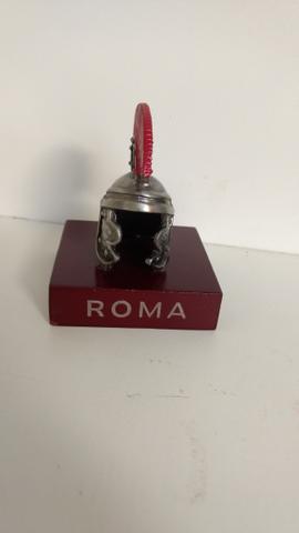 Miniatura do capacete de armadura romana