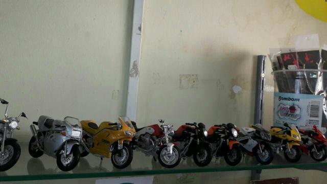 Motos