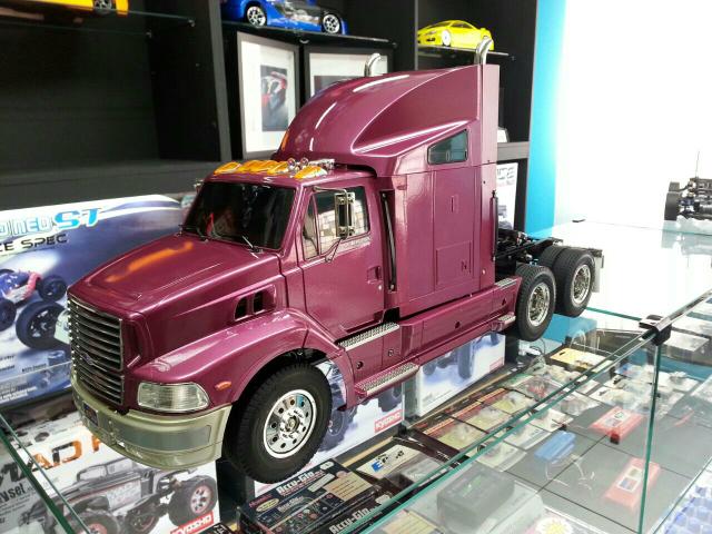 Truck tamiya Ford aeromax montado pintado automodelo