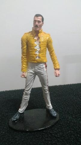 Freddie Mercury boneco