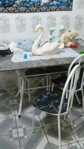 Móveis novos léia o anúncio