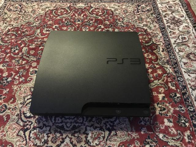 PlayStation 3 slim 320gb + 2 controles dualshock 3 + 2
