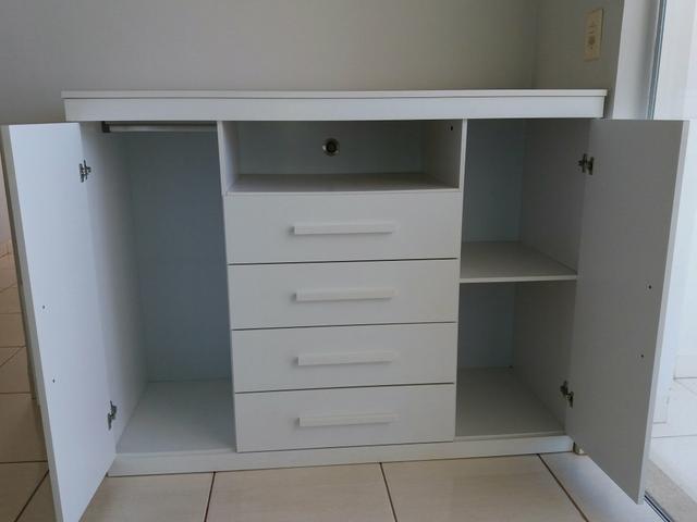 Comoda Branca 4 Gavetas + Cabideiro