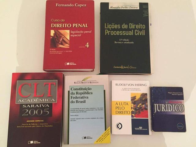 Lote com 6 livros de Direito - R$ 