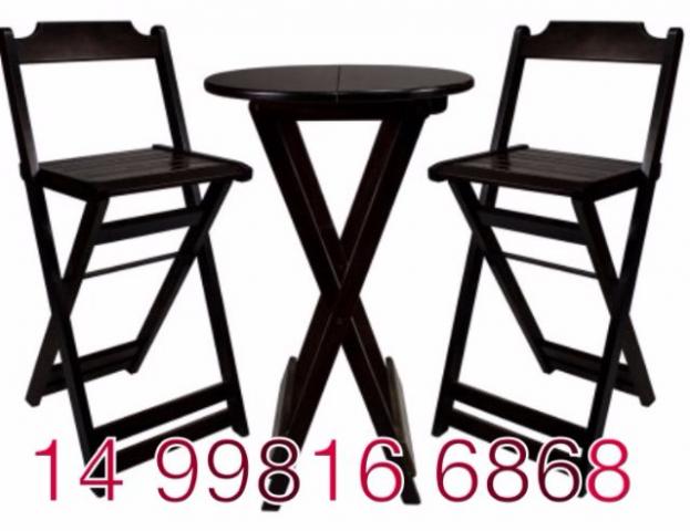 Mesa Bistrô em madeira - dobrável + 02 cadeiras altas
