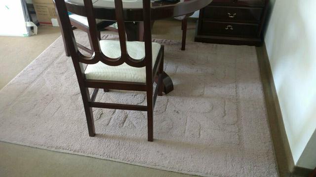 Mesa com 4 cadeiras em madeira legítima