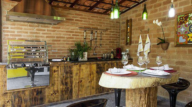 Tijolo de demolição mais telha e madeiras