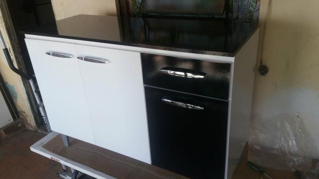 Balcão com tampo.