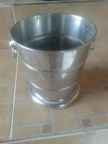 Balde de gelo de aco inox muito bonito
