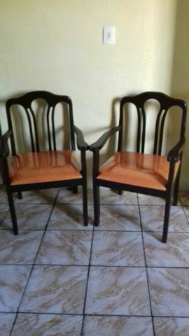 Conj sofá courino com 2 cadeiras novas de madeira Boa