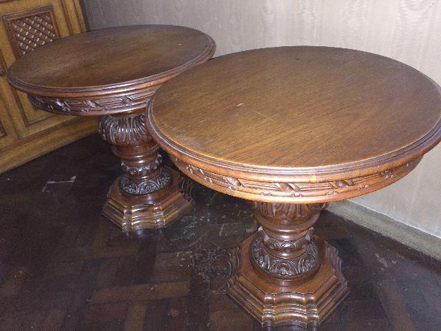 Duas mesas de cando em cerejeira maciça em ótimo estado