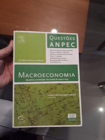 Livro de questões da ANPEC - Macroeconomia