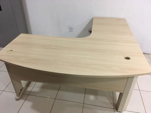 Mesa escritório em L