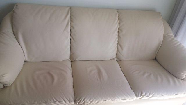 Sofa em corino de 03 lugares