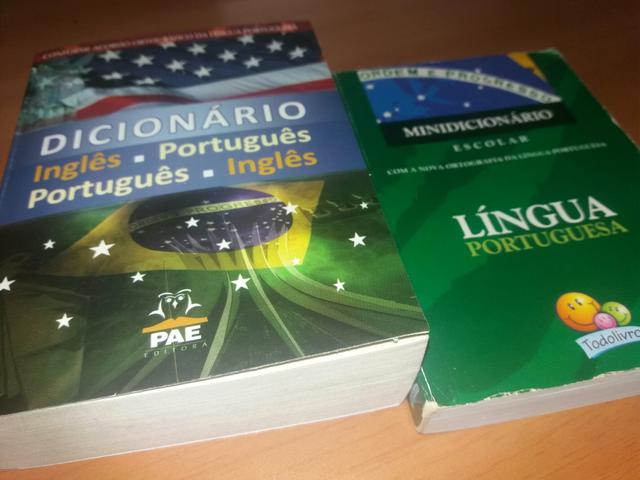 2 dicionários de inglês e português