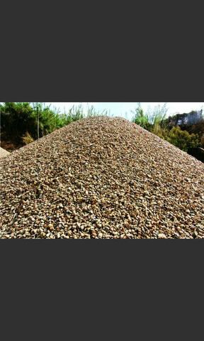 390 reais carrada de seixo 5 metros