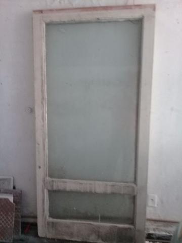 Porta de madeira e vidro
