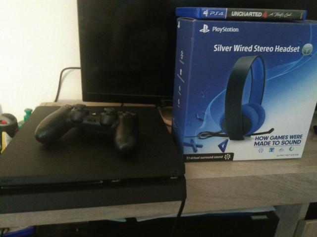Ps4 slim 1 TB+Headset Silver+jogo uncharted 4