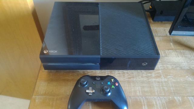 Xbox One 1 controle, 2 games