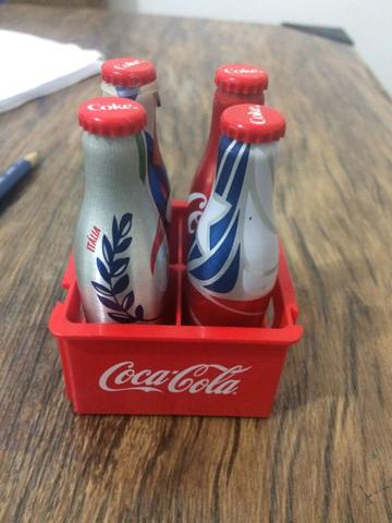 Coleção de garrafinhas da coca