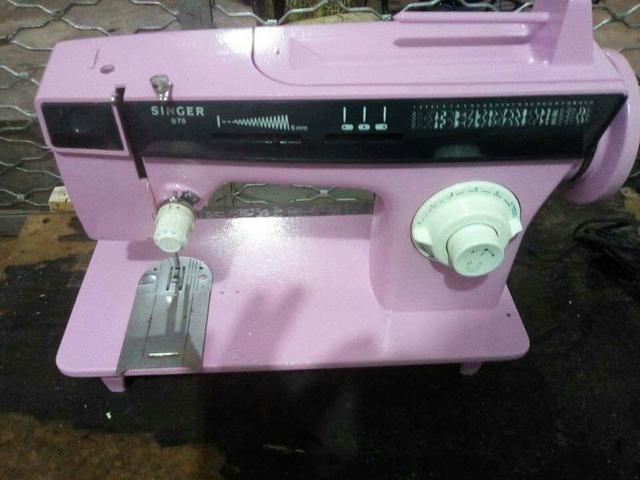 Máquina de costura cor rosa