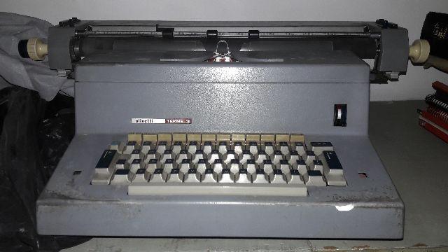 Máquina de escrever tekne 3 - olivetti