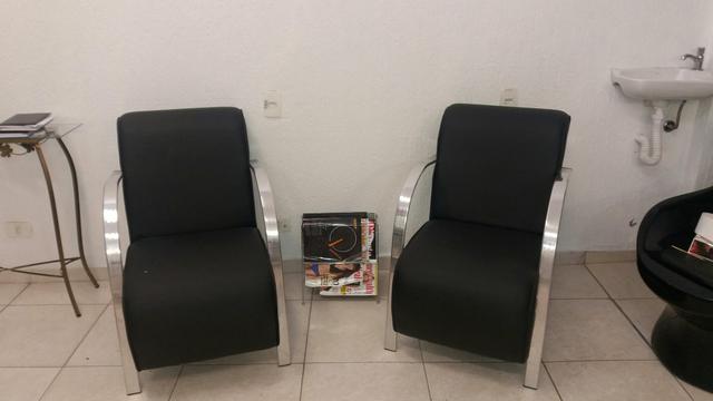 Poltronas e revisteiro 