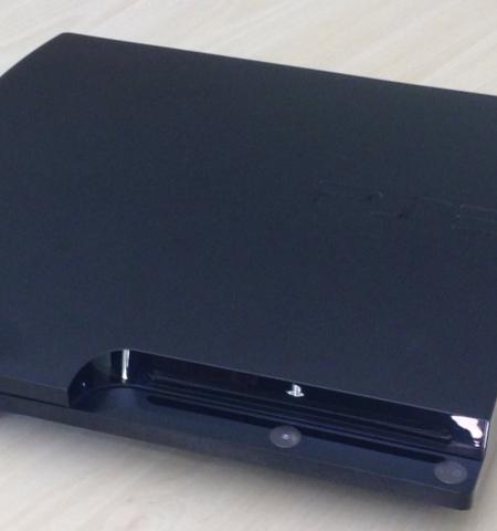 Ps3 slim com 2 controles