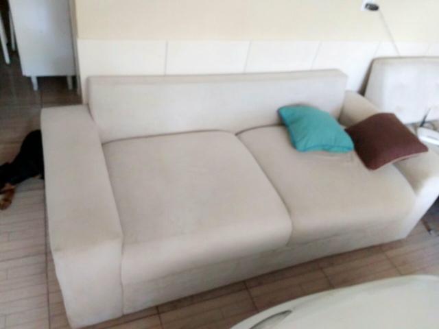 Sofa com 2 poutronas