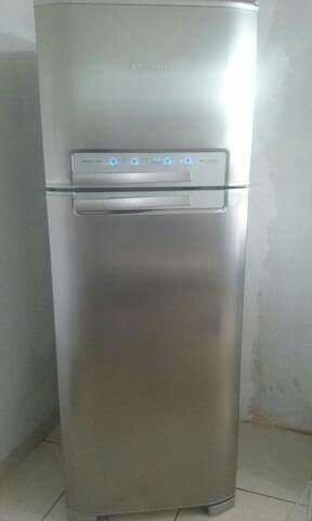 Vendo geladeira electrolux inox 430 litros (semi nova)