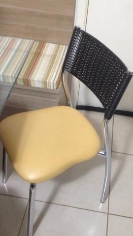 2 Cadeiras Corino Amarelo e Junco Preto