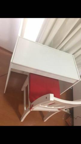 Escrivaninha e Penteadeira com cadeira da TOKSTOCK -