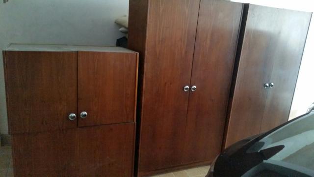 Guarda roupa com pentiadeira. INTEIRO