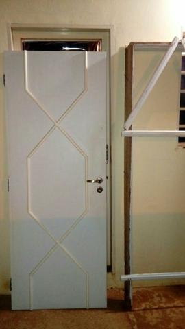 Portas usadas com portal e fechadura