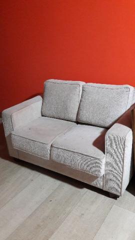 Sofá de dois lugares