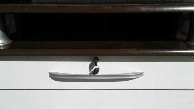 Cômoda e rack gaveta com chave