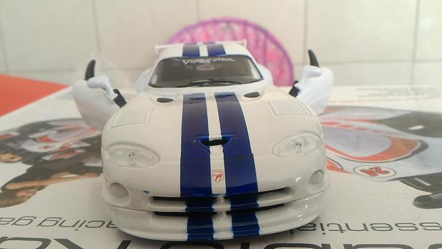 Dodge Viper GTS-R (1/24)