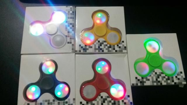Fidget Spinner c/ LED - 5 cores