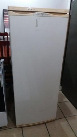 Freezer vertical CCE