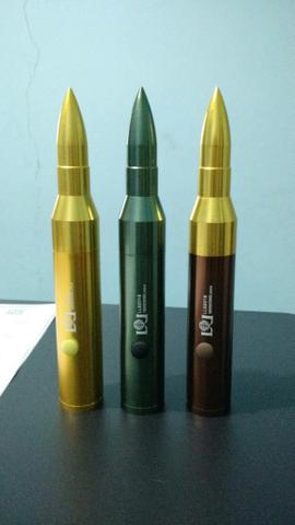 Lanterna de led em formato de munição