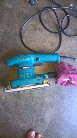 Lixadeira Makita semi nova