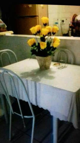 Mesa com 4 cadeiras mármore