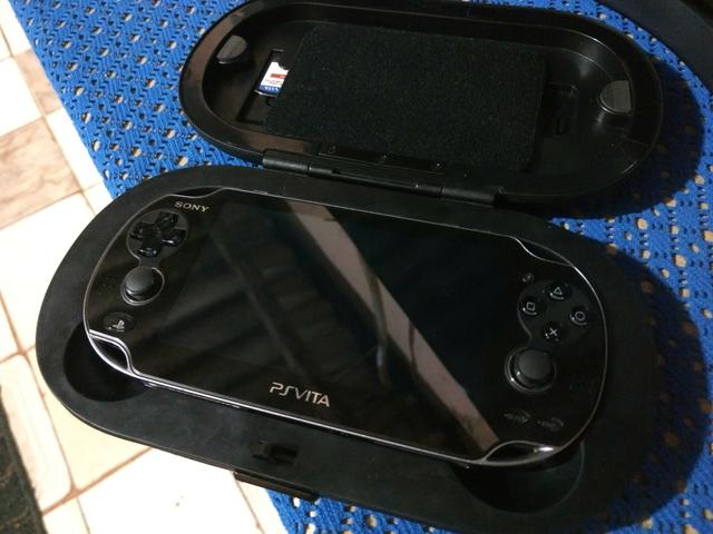 PS Vita 8GB Case 7 Jogos