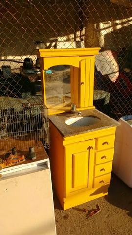 Pia de banheiro com armário