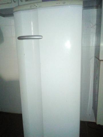 Vendo Geladeira Eletrolux
