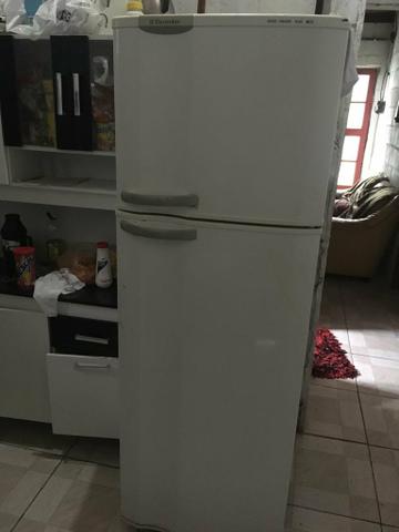 Vendo geladeira Eletrolux 462 litros