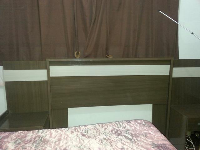 Vendo uma cabiceira de cama com 2 duas criado mudo