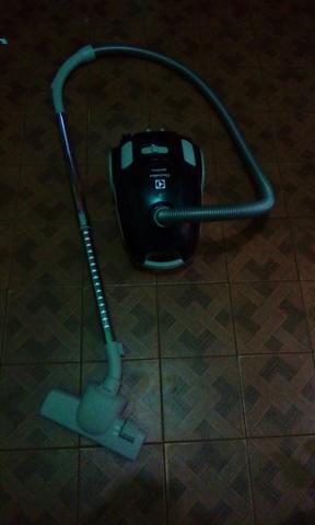 Aspirador de pó Electrolux berry