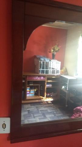 Balcão e espelho impecável